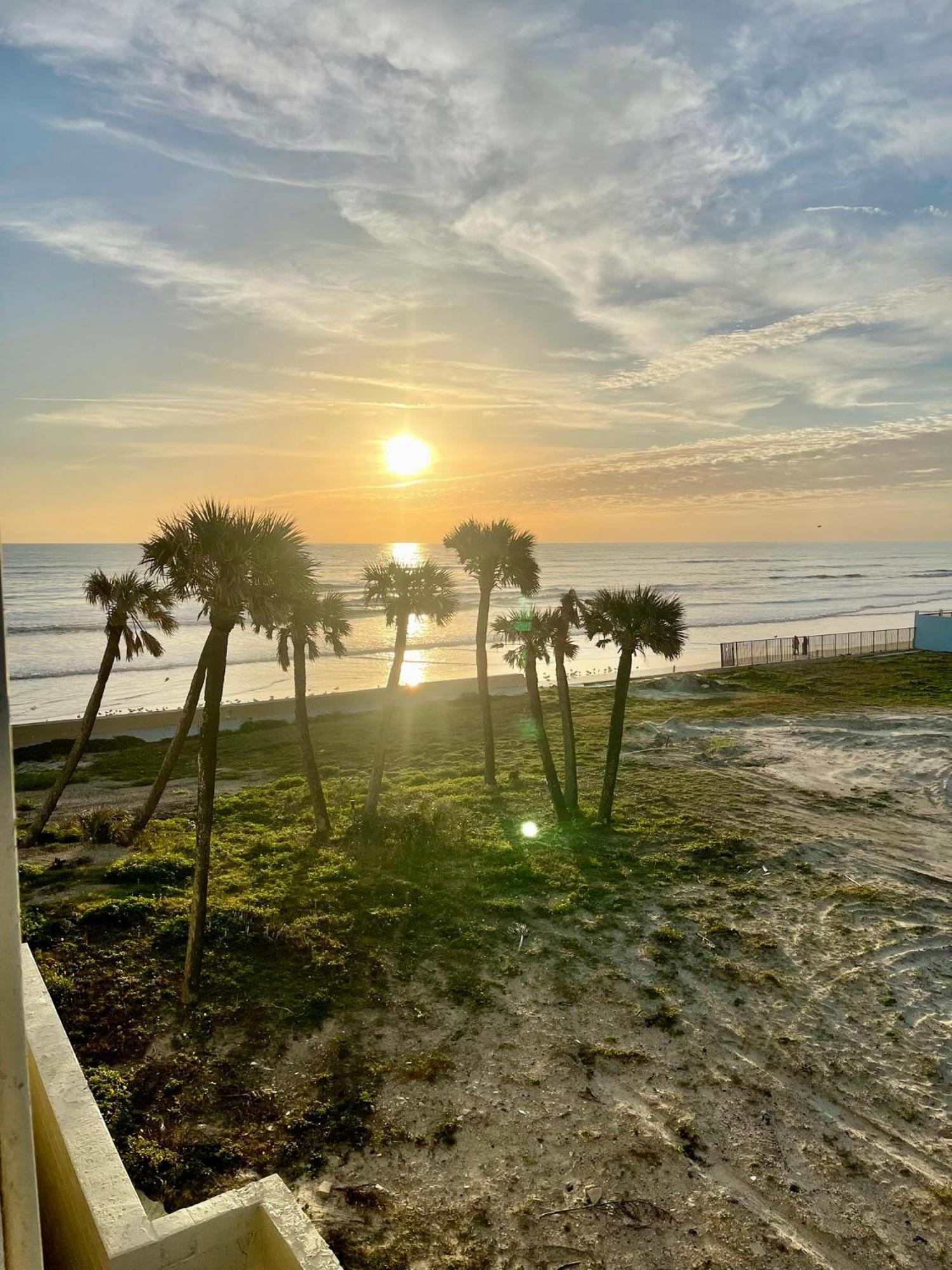 Sunset Studio Daytona Beachfront Buitenkant foto